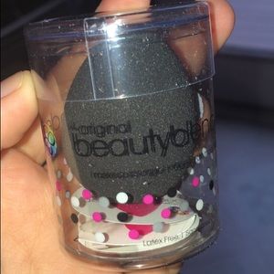 Unopened brand new beauty blender in black